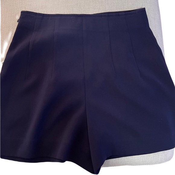 Club Monaco shorts. Beautiful. Like new. Navy blue. For summer or holiday - Picture 2 of 4